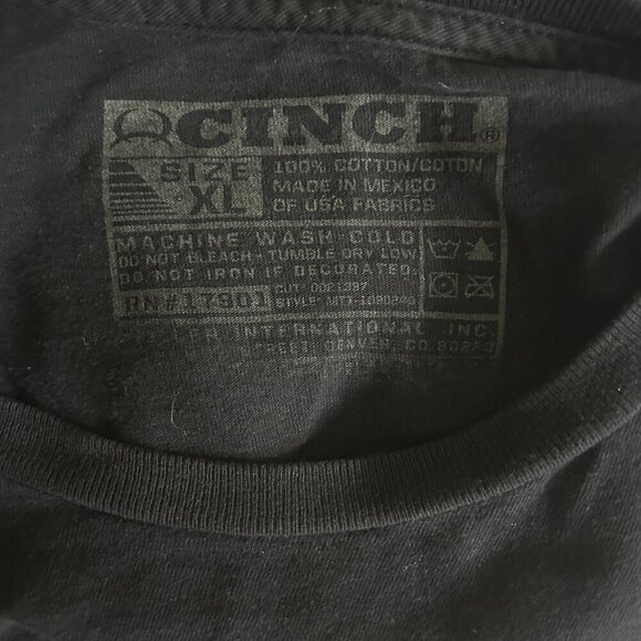 Cinch Denim Mens Black Graphic Tshirt Sz XL Distressed Faded Crew Neck Spell Out - Picture 4 of 4